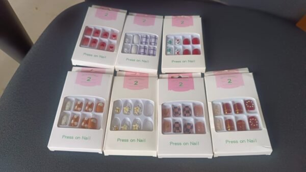 Premium Glitter 3D Floral Press-On Artificial Nail Tips with Nail Glue (1 Set) - Image 8